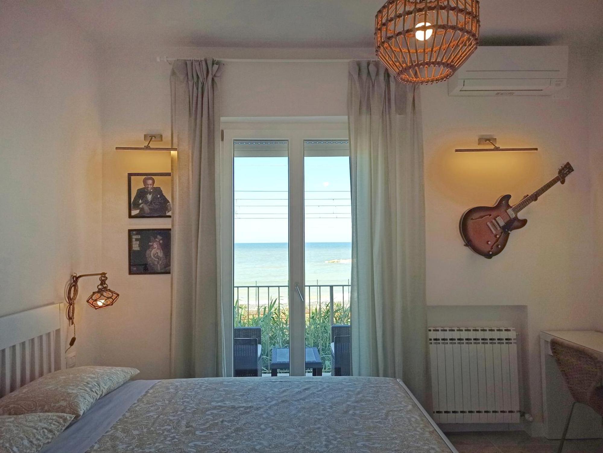 Colombo 477 Stanze Jazz, Soul, Classica Civitanova Marche Exterior photo
